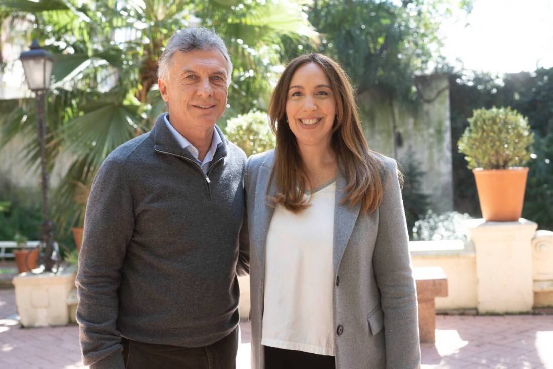 El expresidente Mauricio Macri y la exgobernadora María Eugenia Vidal en el jardín del museo Fernández Blanco de Retiro, en la Ciudad de Buenos Aires.