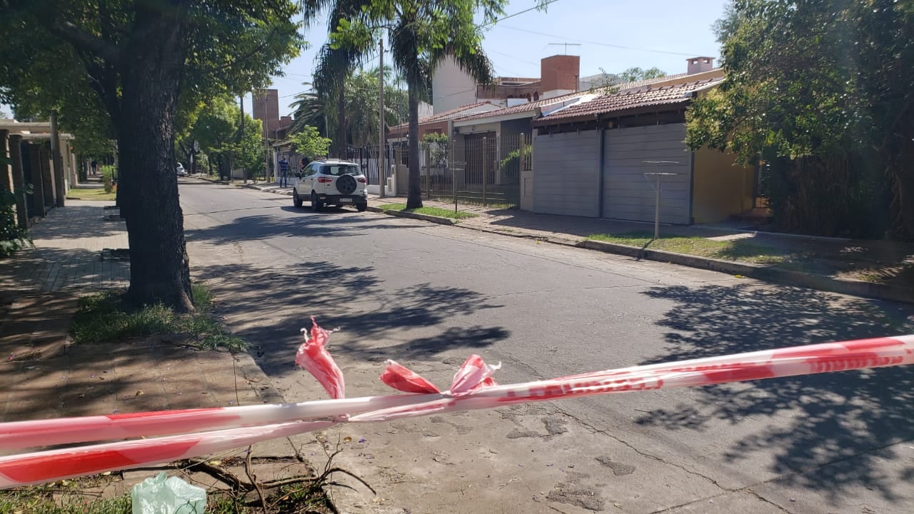 Se lleva adelante una investigación en el lugar de los hechos.