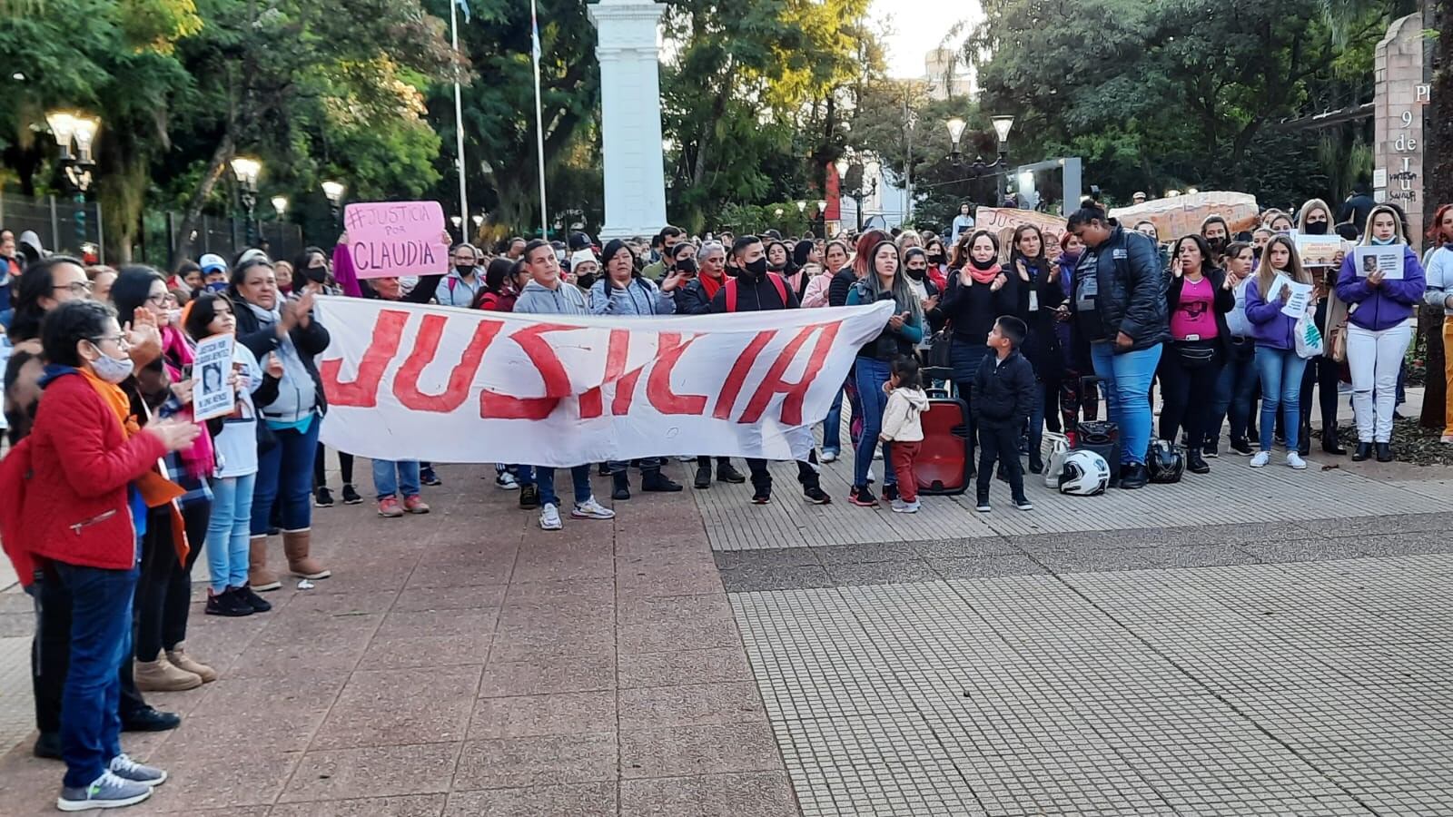 Marcharon pidiendo justicia por Claudia Benítez, la taxista asesinada en Posadas.