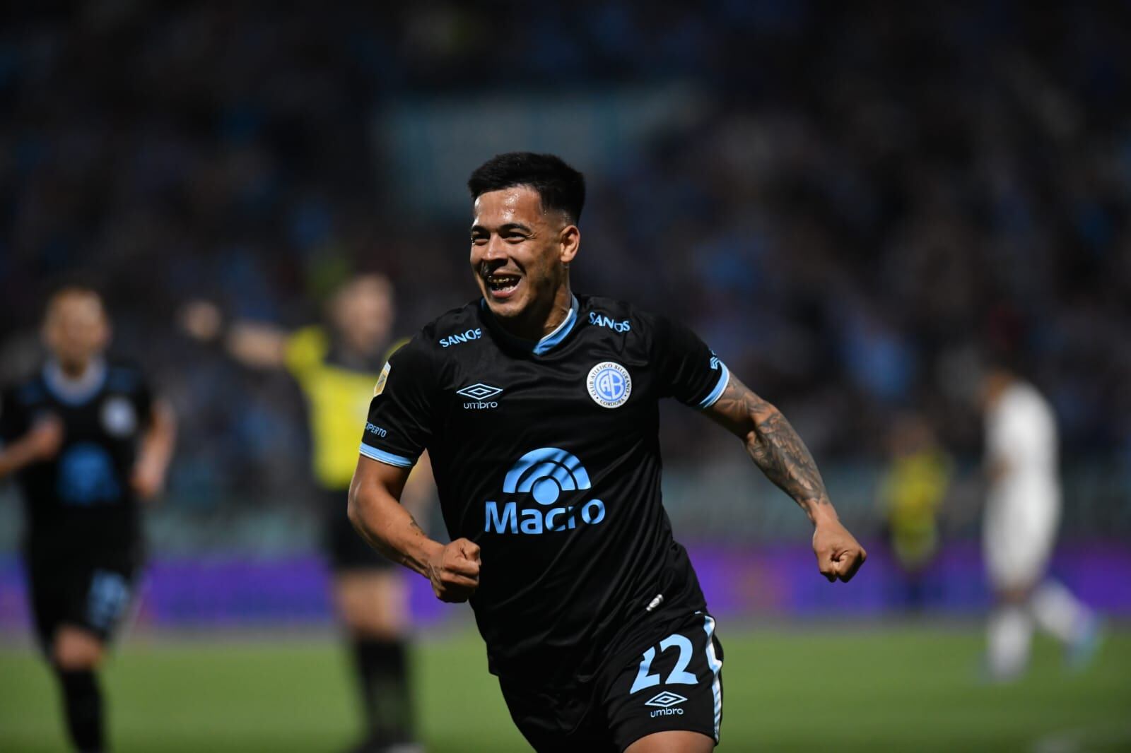 El gol y el festejo de Nicolás Uvita Fernández, delantero de Belgrano, que marcó el 2-0 ante Boca en el Gigante de Alberdi. (Facundo Luque / La Voz)