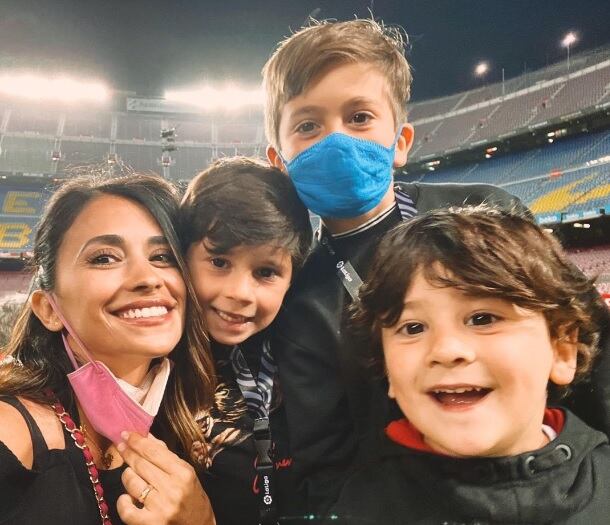 Antonela Roccuzzo y sus hijos. (@antonelaroccuzzo)