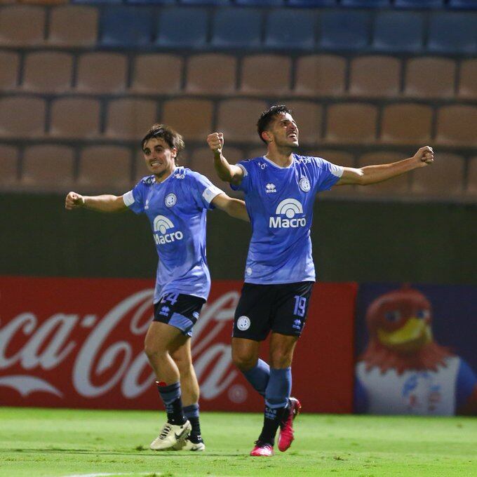 Pablo Chavarría festeja el pase a octavos de la Sudamericana (Prensa Belgrano)