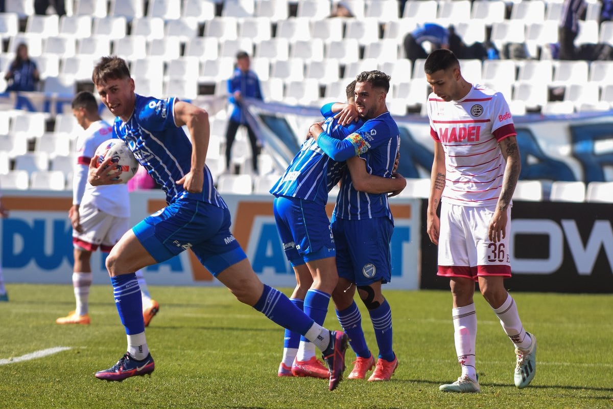 Godoy Cruz vs Lanus. El Tomba es puntero: Godoy Cruz le dio vuelta el partido a Lanús y sueña con todo.
Foto; Mariana Villa / Los Andes