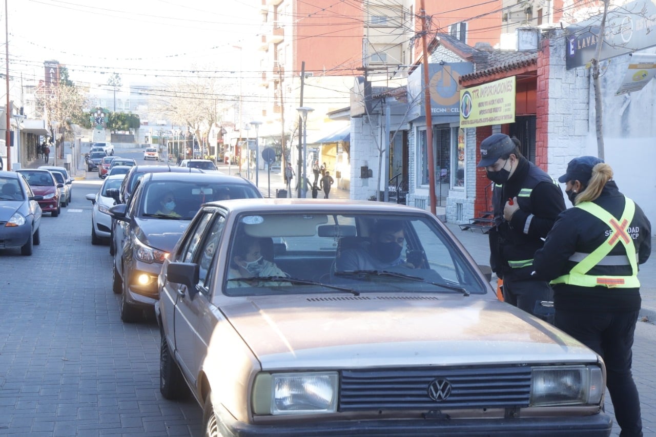 Controles en diferentes puntos de Carlos Paz. Personal de Seguridad VCP acompañado de efectivos de la Policía local.