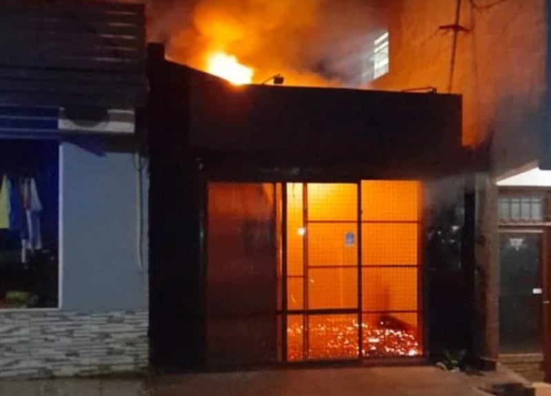 Eldorado: incendio consumió un local comercial.