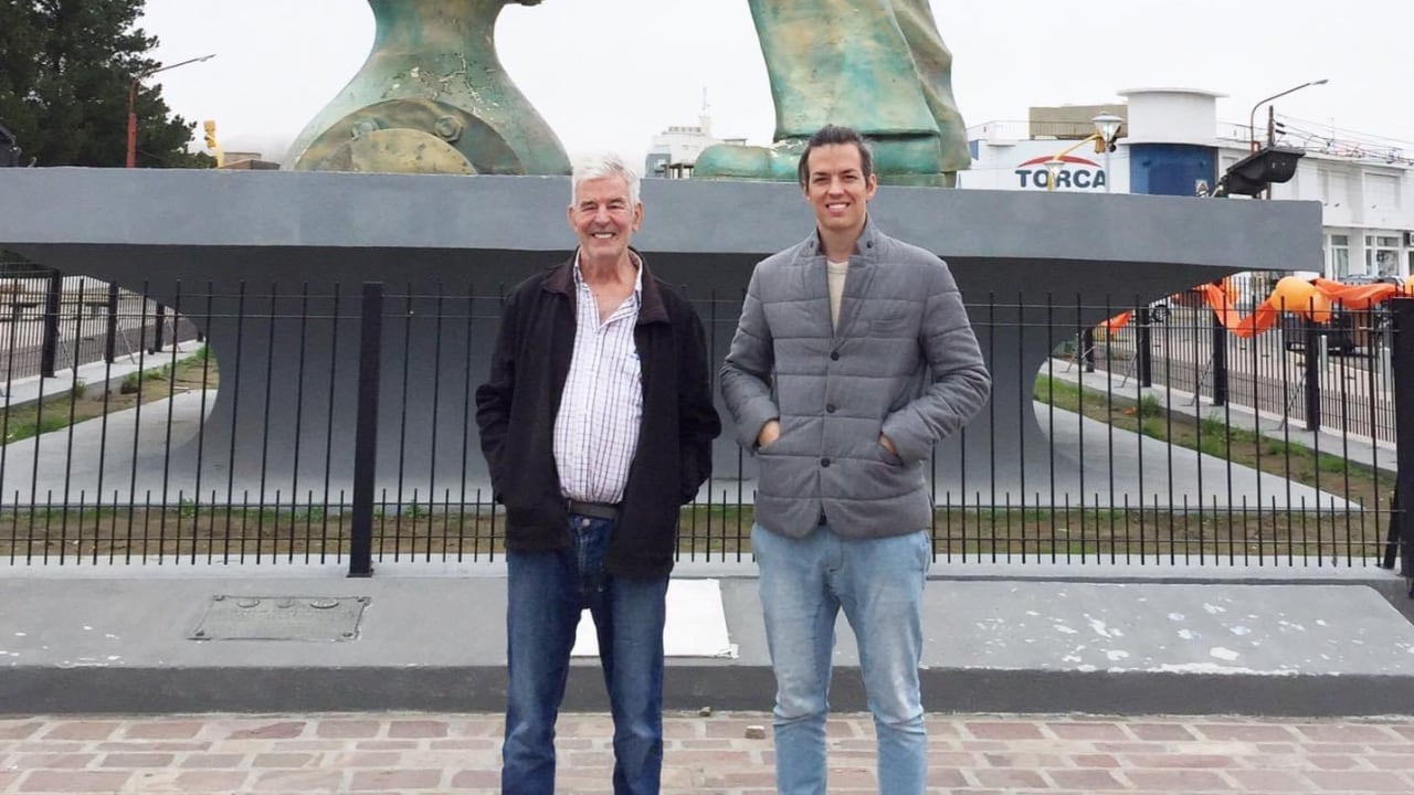 Pedro junto a su padre.