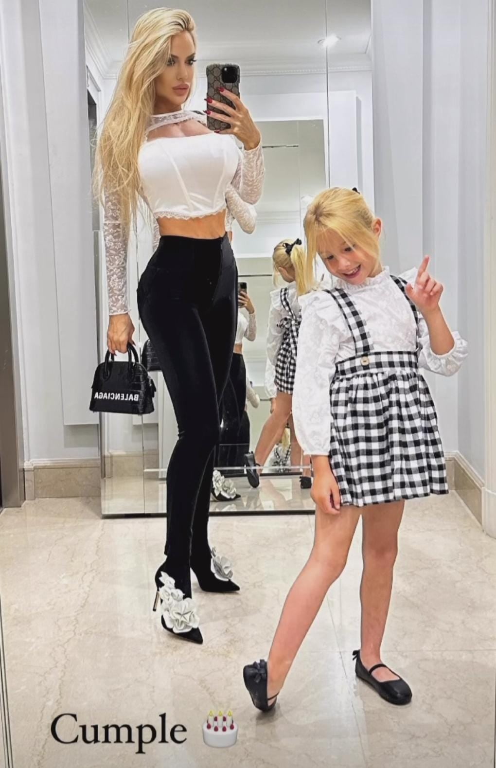 Luciana Salazar y Matilda posaron con un look black and White