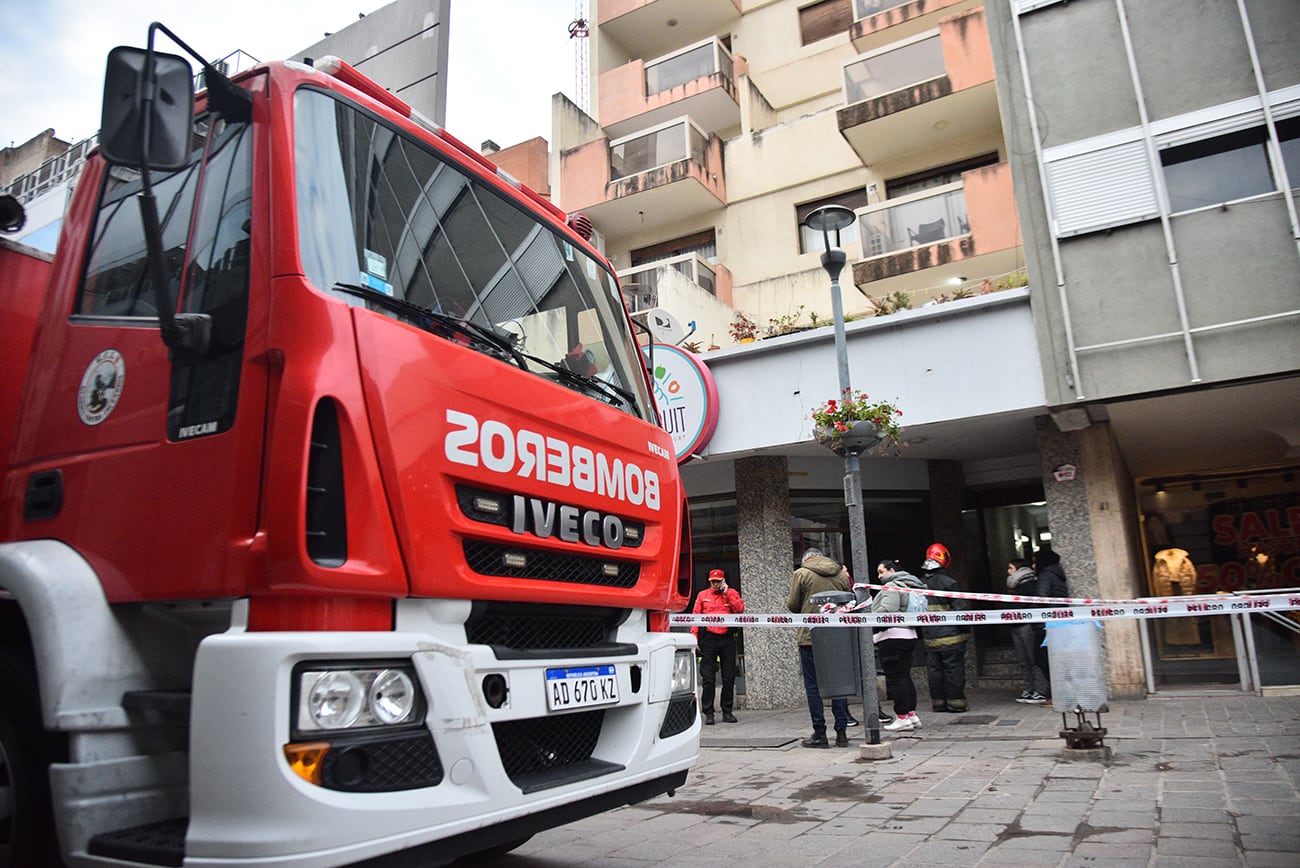 Incendio con cuatro victimas fatales en un edificio de calle Caseros 39. foto: Pedro Castillo / La Voz