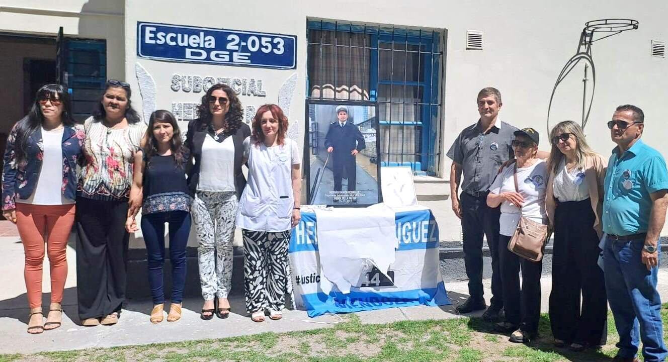 Se llevó a cabo la imposición del nombre  Hernán Rodríguez a la escuela 2-053 de Villa Atuel, distrito de San Rafael.