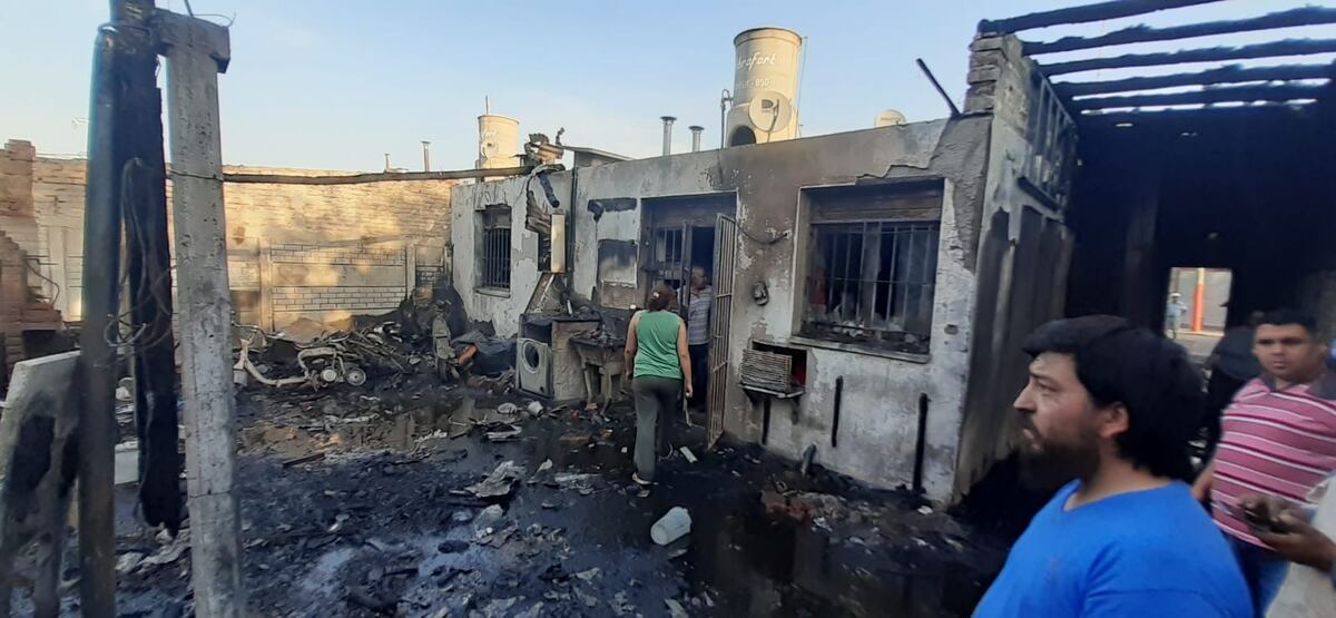 Un incendio acabó con todo en una casa y una carpintería familiar en Chimbas