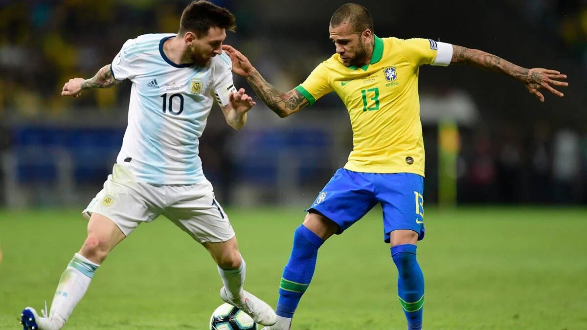 ¡Se anula mufa!: Dani Alves elogió a Lionel Messi y dijo que está en un “momento brutal”