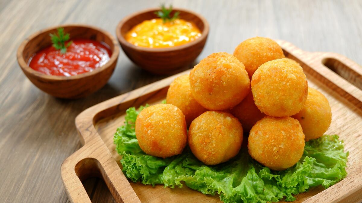 Económicas y deliciosas: la receta imperdible de bombas de papa rellenas de Jimena Monteverde
