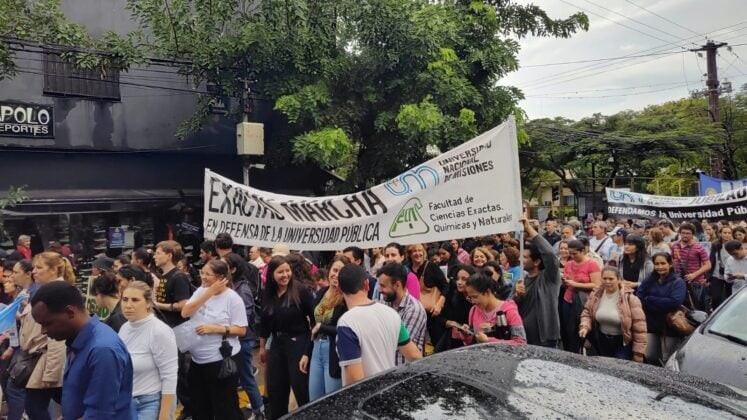 Marcha por la universidad pública: pese a las inclemencias climáticas Misiones se unió a la masiva movilización.