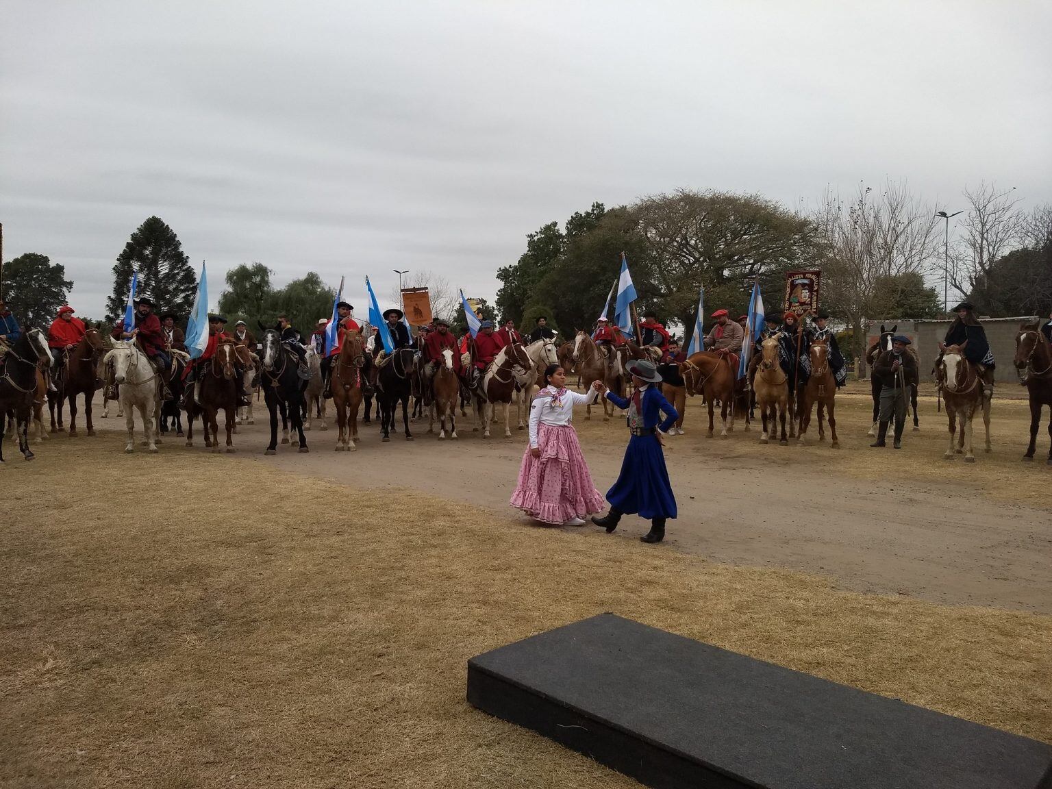 Cabalgata por Güemes y Belgrano en Arroyito