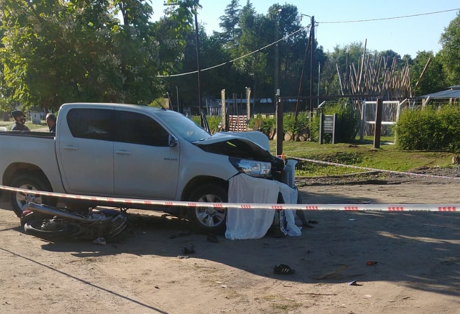 Dos jóvenes motociclistas fallecieron en el siniestro vial.