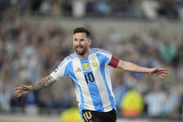 Lionel Messi celebrando tras convertir contra Bolivia por las Eliminatorias Sudamericanas