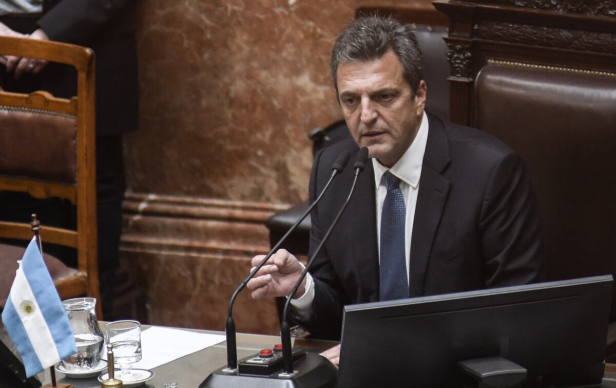 Sergio Massa llegó a la Casa Rosada en medio de insultos e incidentes