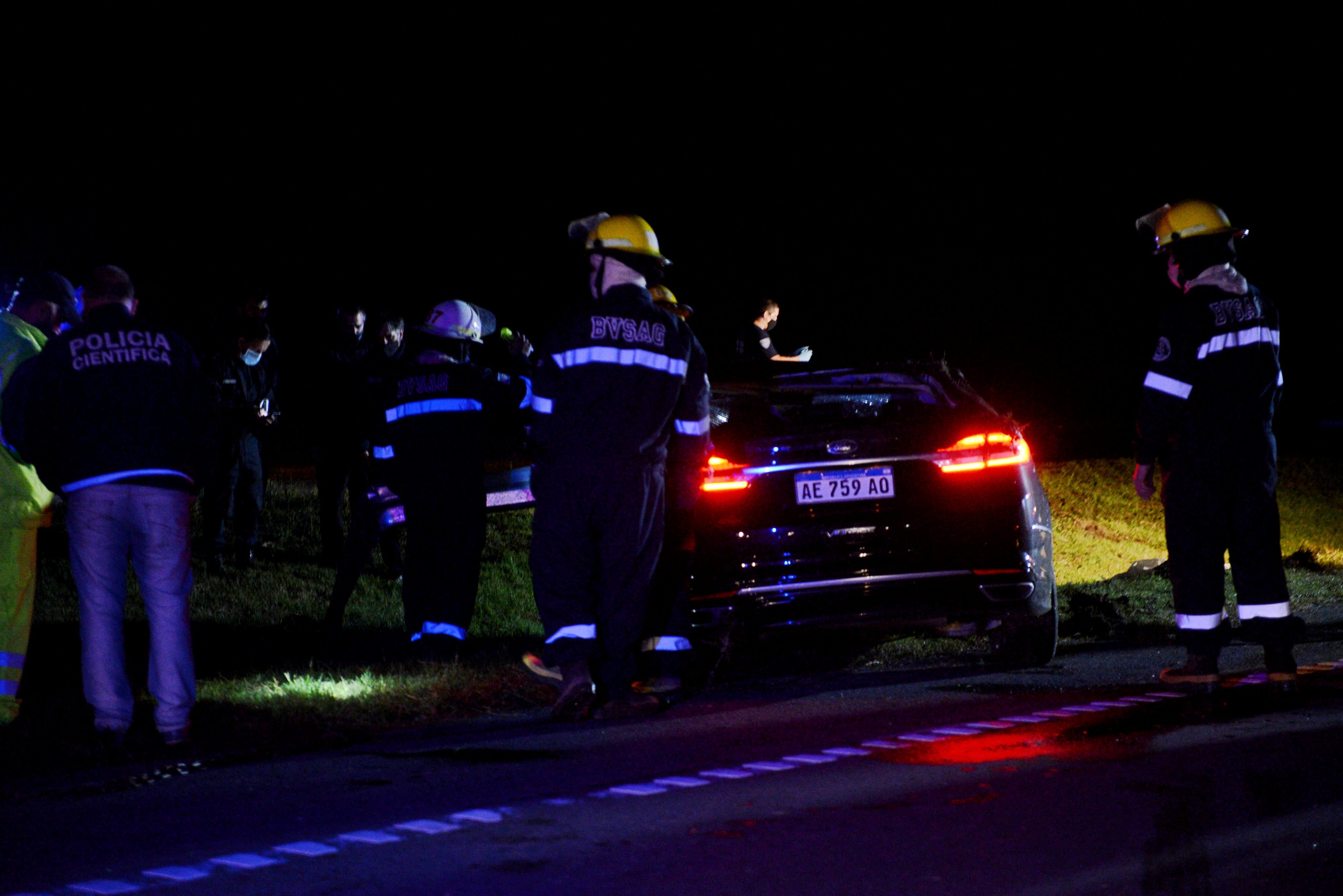 Auto en el que viajaba el Ministro de Transporte Mario Meoni. Falleció tras un accidente en el km 112 de la Ruta nacional 7. El funcionario, que tenía 56 años, viajaba solo rumbo a Junín para visitar a su familia, cuando perdió el control del vehículo y terminó impactando contra el guardarraíl.
Fotos Clarin