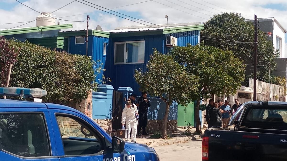 La Policía acudió al domicilio de la fallecida tras el macabro hallazgo.