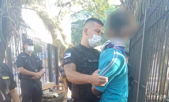 Terminó detenido tras intentar violentar a un empleado municipal.