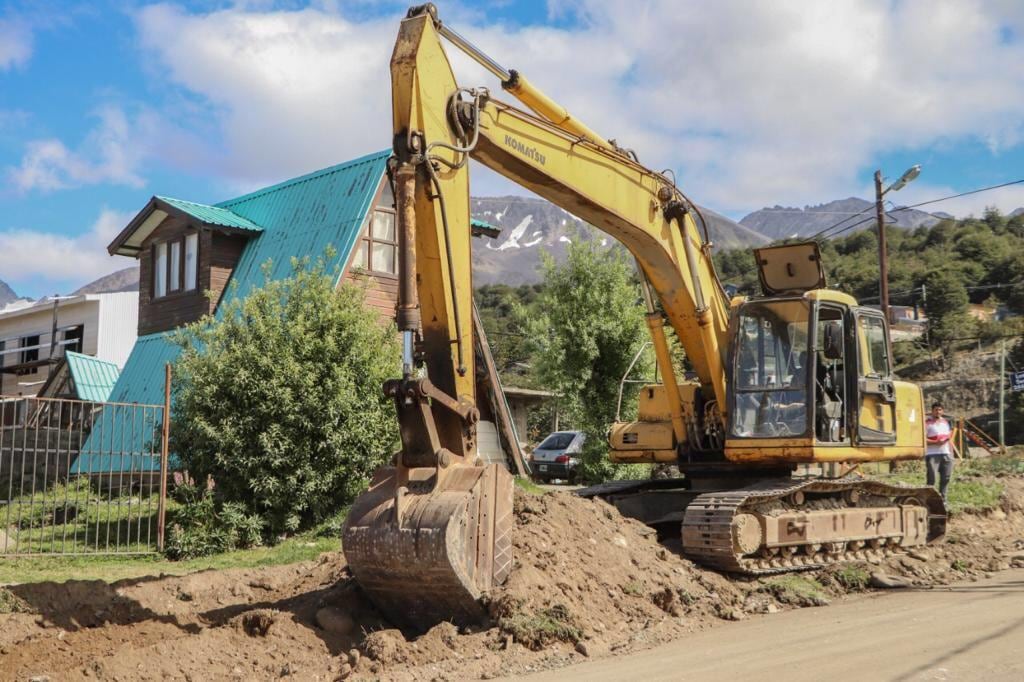 Mario Daniele, recorrió la obra de pavimentación que comenzó en el barrio Ecológico en su primera etapa.