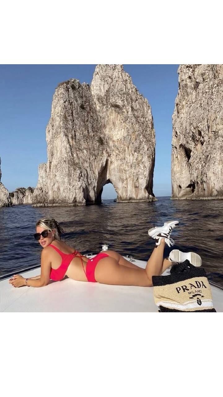 Wanda Nara recordó sus vacaciones en Capri con una foto en bikini