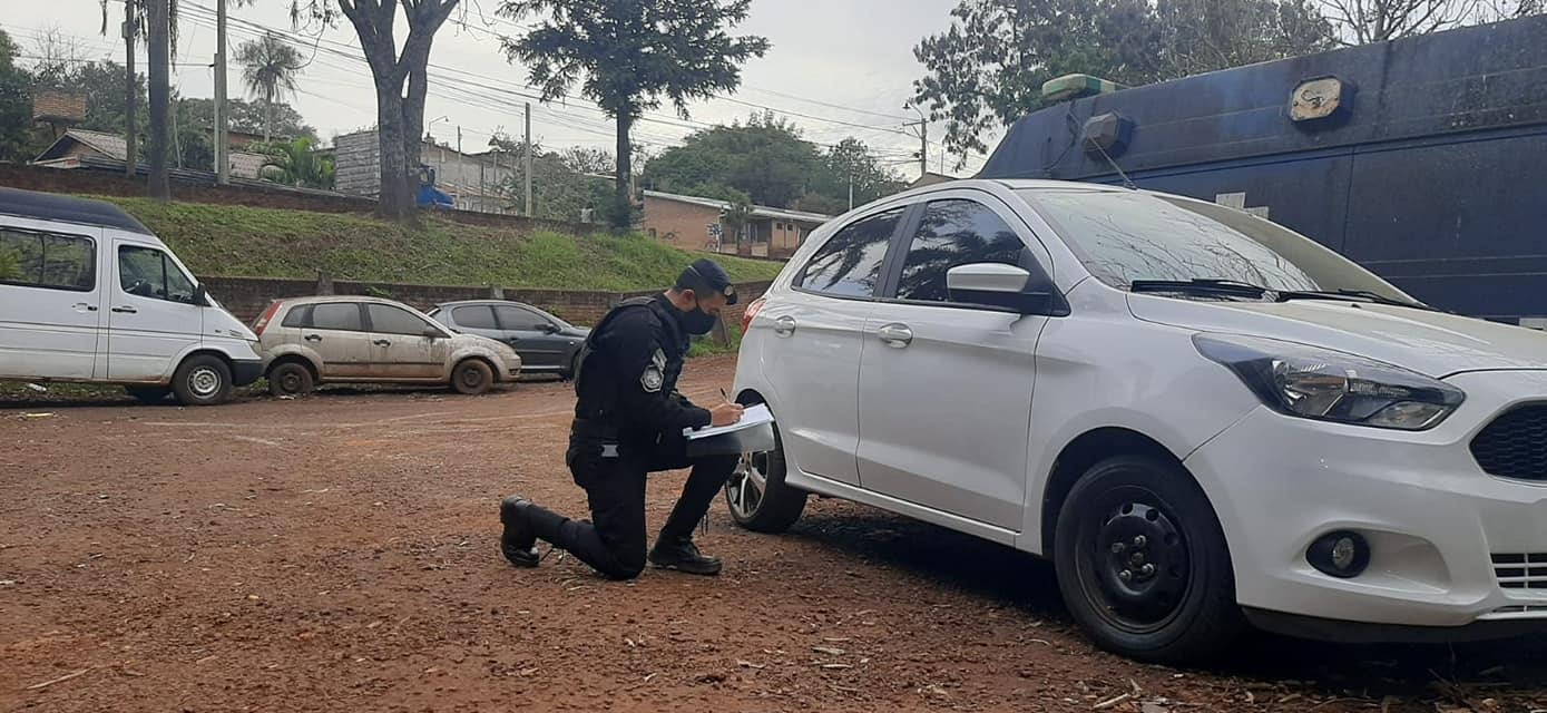 Hay seis detenidos y un menor demorado por participar en el robo de un automóvil. Los posibles compradores iban a probar el vehículo pero lo hurtaron. 