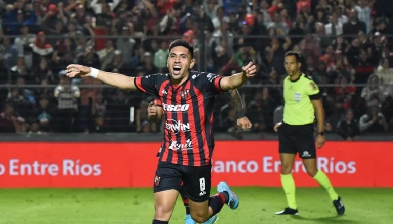 Jonás Acevedo, jugador de Concarán, San Luis, se consagró campeón con Patronato por la Copa Argentina.