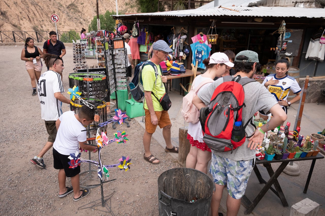 Más de 50.000 turistas llegaron a la provincia durante el último fin de semana de año por la conmemoración de la Inmaculada Concepción de María, arrojando un 95% de ocupación hotelera en el promedio de Mendoza y en Cacheuta y Potrerillos y Uspallata, las plazas se ocuparon al 100%.

 Foto: Ignacio Blanco / Los Andes 