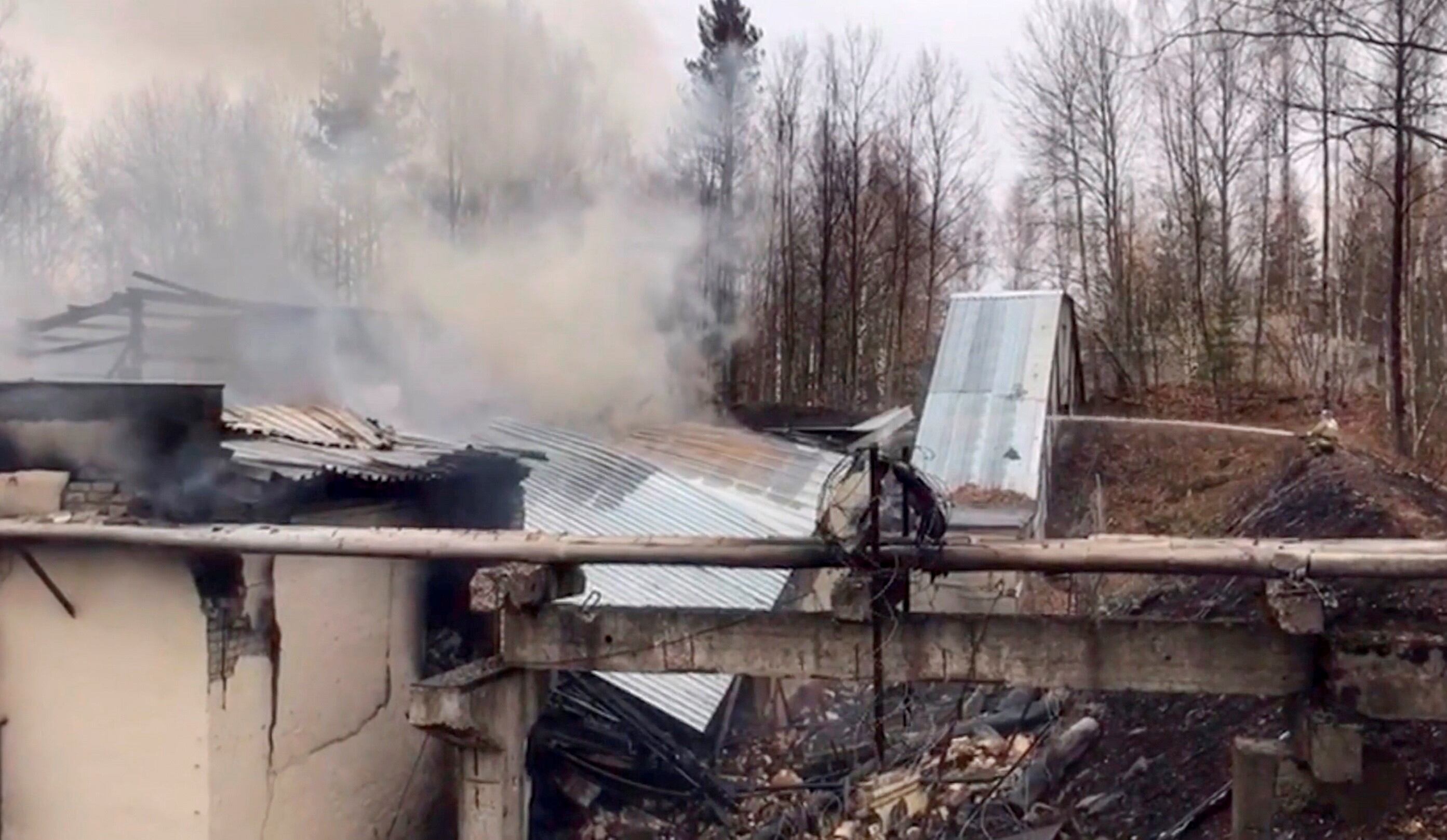 Así quedó la estructura de la fábrica tras el incendio.