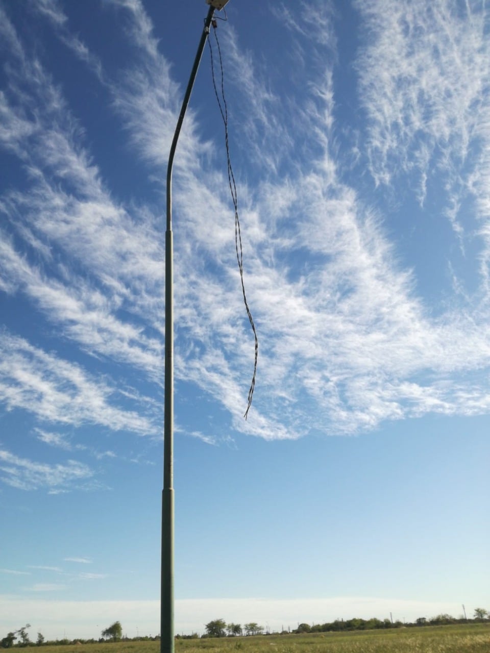 Detectaron a dos menores de edad intentando robar cables del alumbrado público