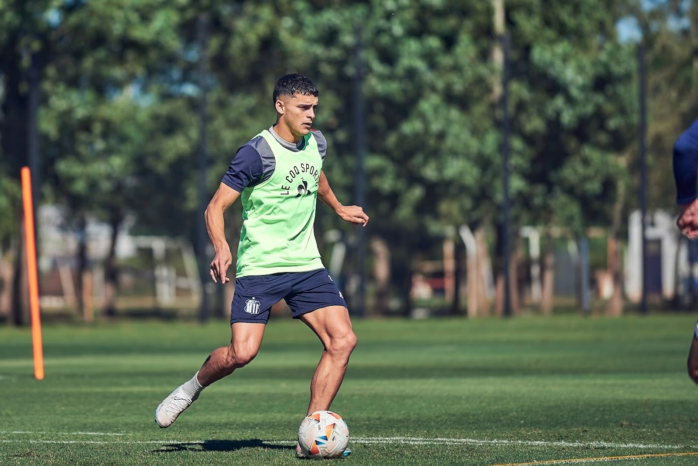 El paraguayo Ramón Sosa trabajó a fondo este miércoles en el CARD, en el inicio de la preparación para visitar a Cobresal, el próximo jueves 25/4, por la tercera fecha del Grupo B de Libertadores. (Prensa Talleres)