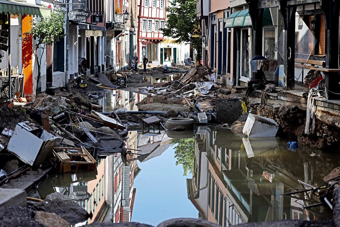 Las fuertes lluvias provocaron deslizamientos de tierra e inundaciones en la parte occidental de Alemania. (AP)