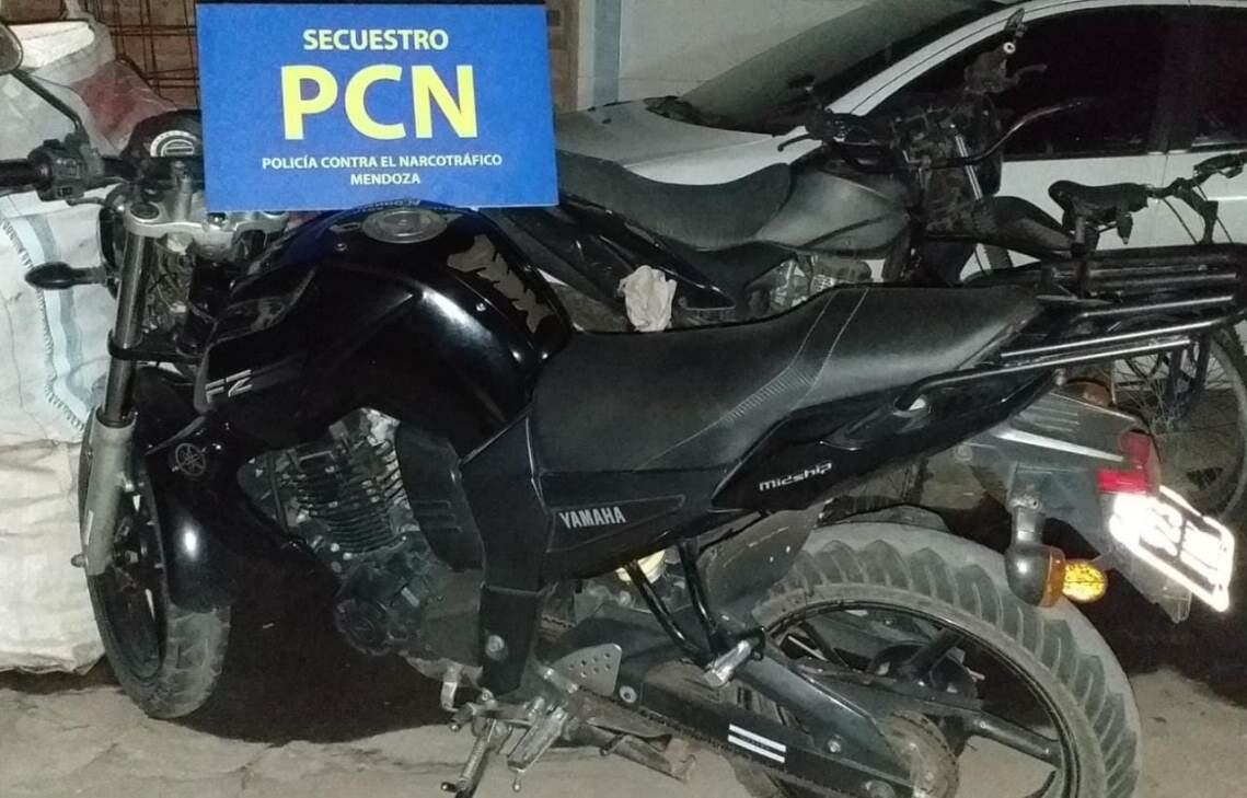 La moto que utilizaba el narco de 18 años para ir hasta la escuela.