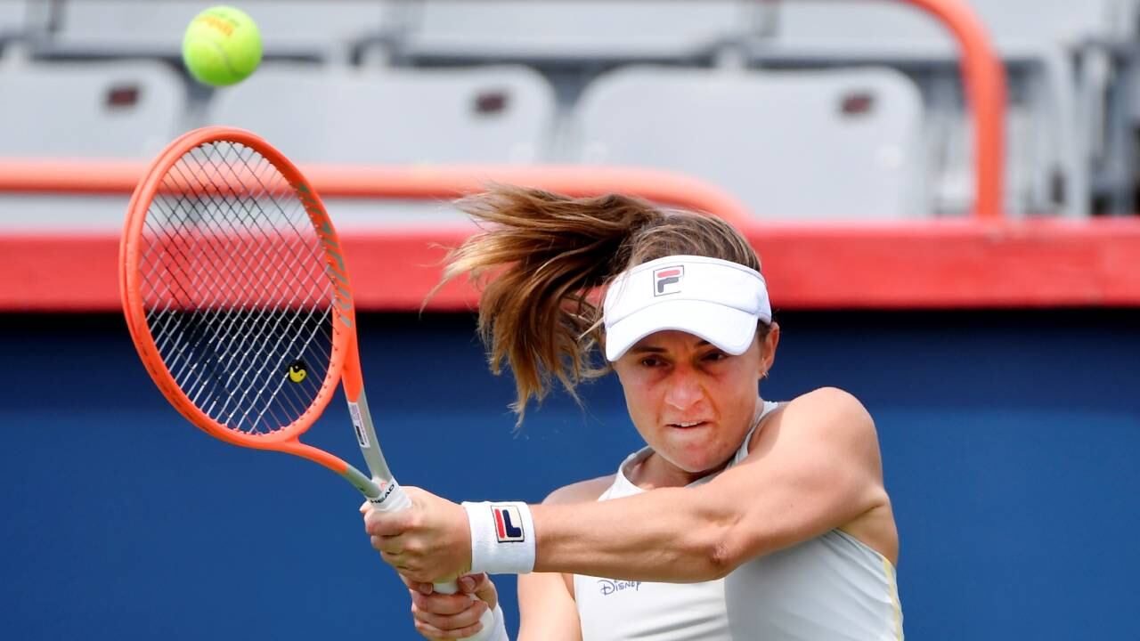 Nadia Podoroska juega en el WTA 1000 de Montreal.