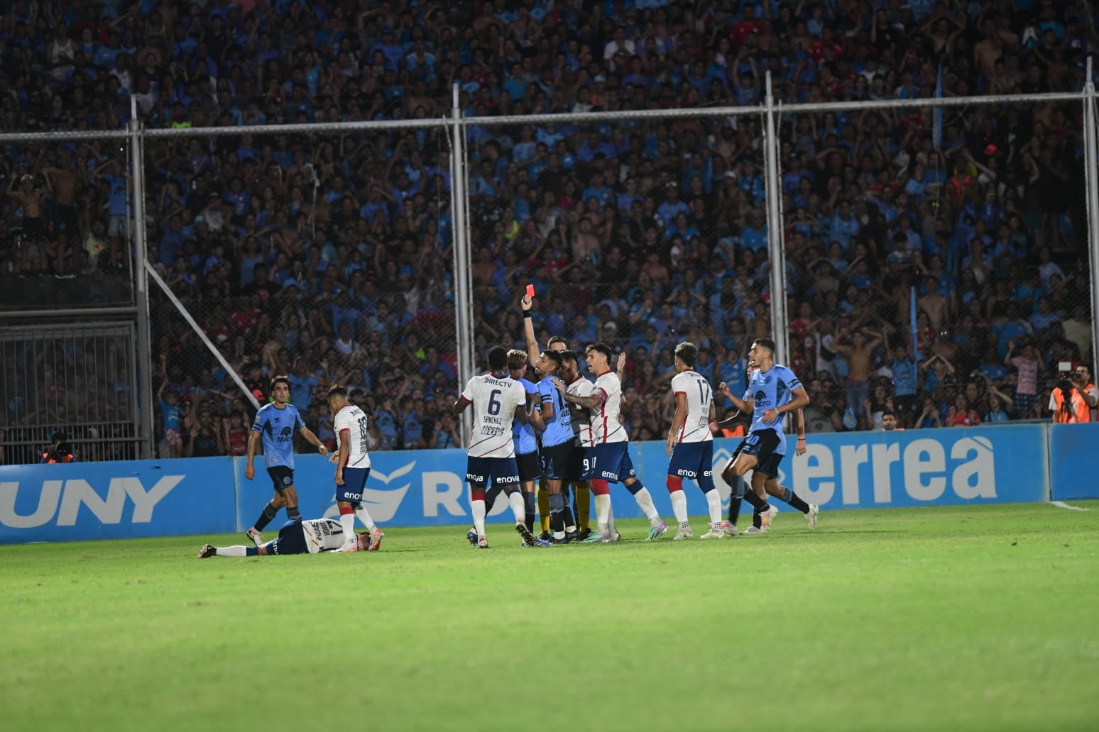 Belgrano y San Lorenzo, en duelo por la segunda fecha de la Copa de la Liga, en Alberdi. (Javier Ferreyra / La Voz)