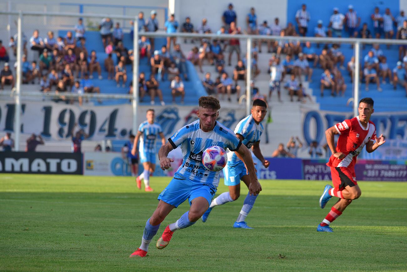 Franco Coronel seguirá en la ofensiva de Racing ( Ramiro Pereyra / La Voz).