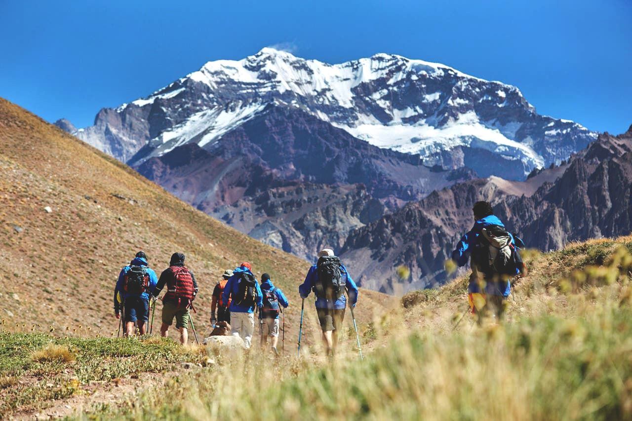 Para hacer senderismo o trekkingse recomienda llevar la ropa adecuada.