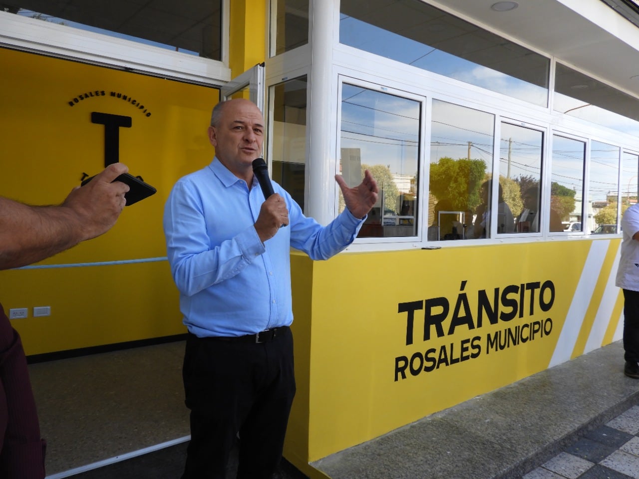 “Se hizo este enorme esfuerzo para atender mejor a los vecinos de Coronel Rosales y para darle una mejor condición de trabajo a todo el personal de Tránsito”, dijo el intendente Mariano Uset, en la inauguración del nuevo edificio.