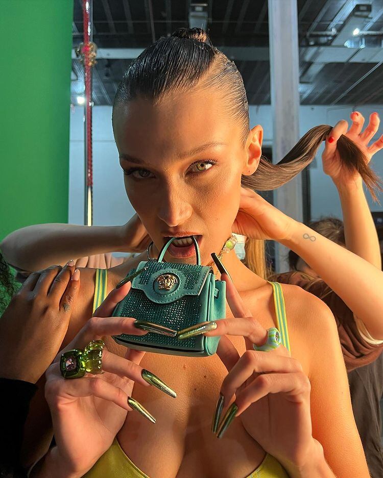 Bella Hadid en una producción de fotos para 'Vogue'