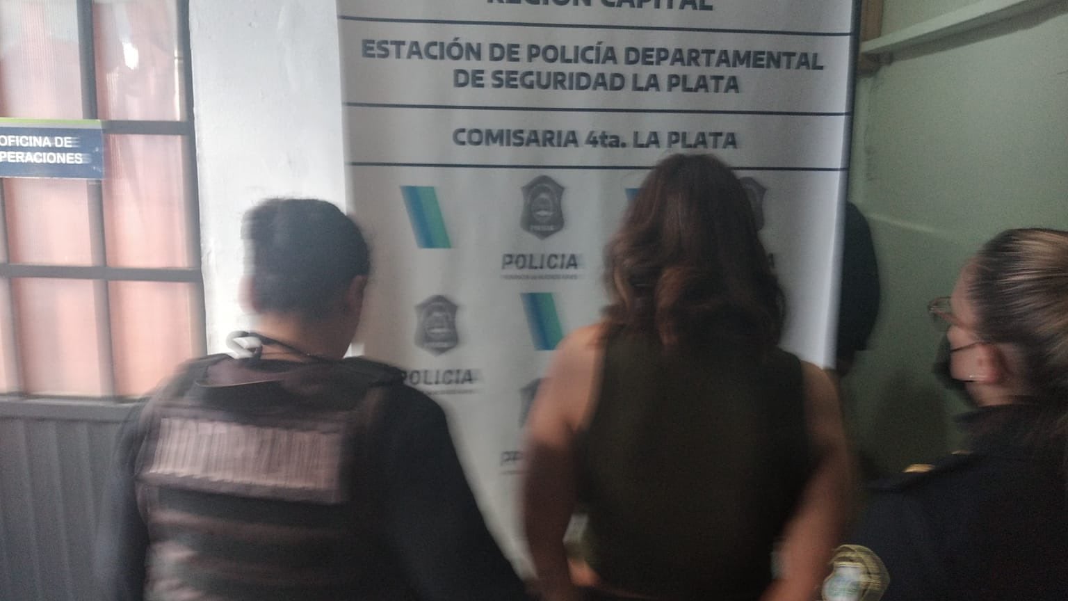 La mujer de 39 años fue detenida y acusada por abandono de persona. 