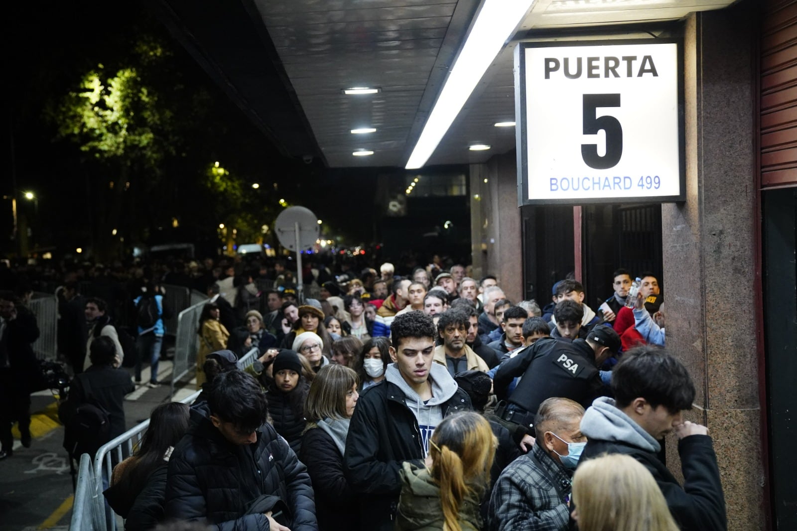 Previa de Milei en el Luna Park (Clarín)