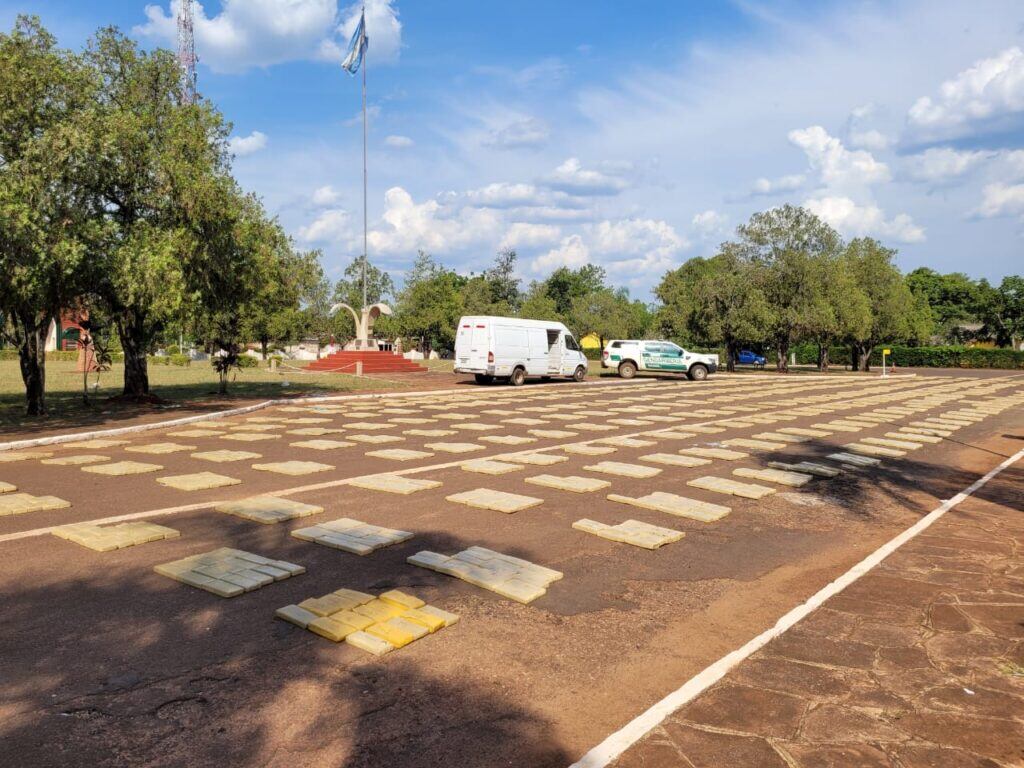 Santo Pipó: incautan marihuana transportada en una camioneta.