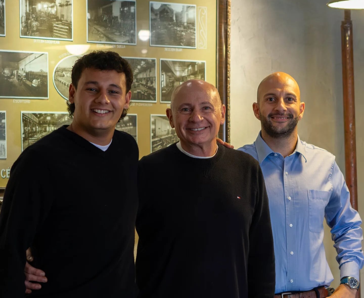 Jorge Céspedes junto a sus hijos en Cerro.