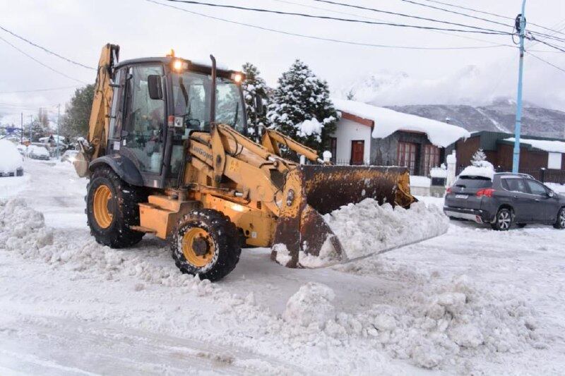 El Municipio realiza un operativo de limpieza en diferentes calles y accesos