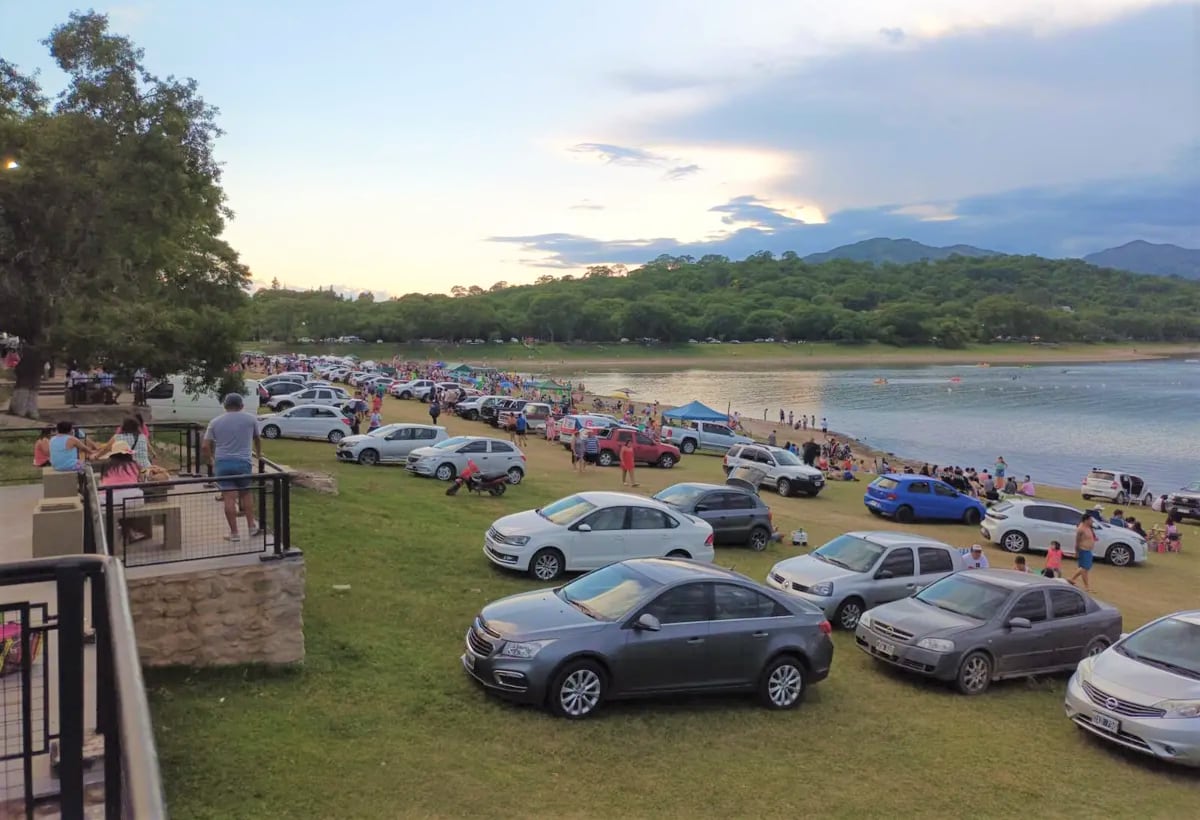 En un entorno natural magnífico y pleno de frescura, el parador del dique La Ciénaga ofrece las comodidades necesarias para los visitantes.