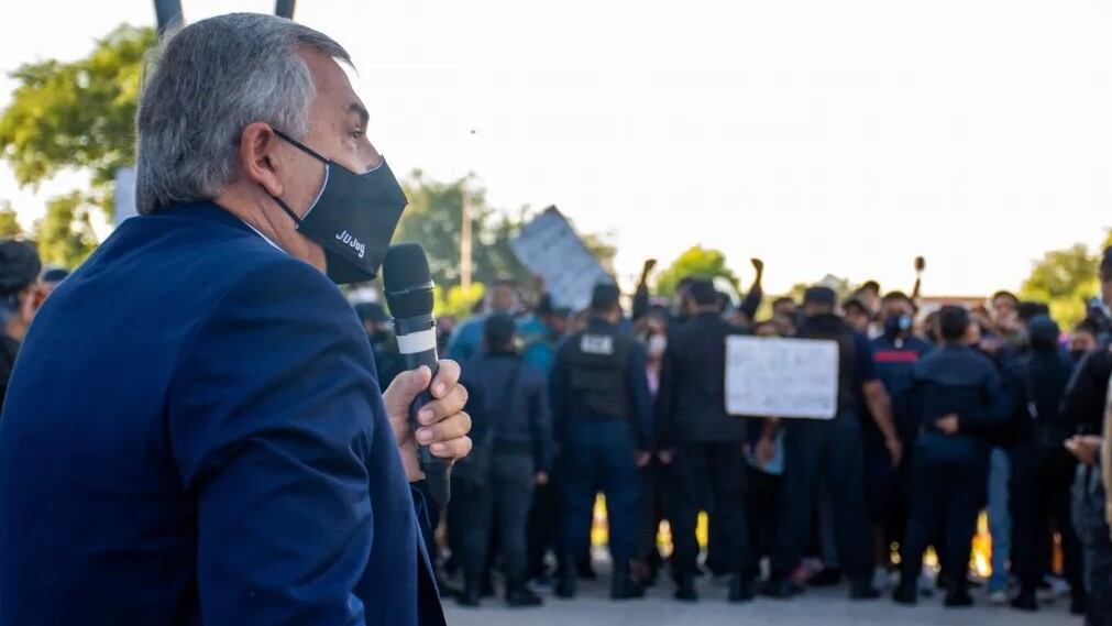 "Necesitamos escuelas para los pobres, pero hay gente que no lo quiere porque le importa poco la educación", dijo el Gobernador en Campo Verde.