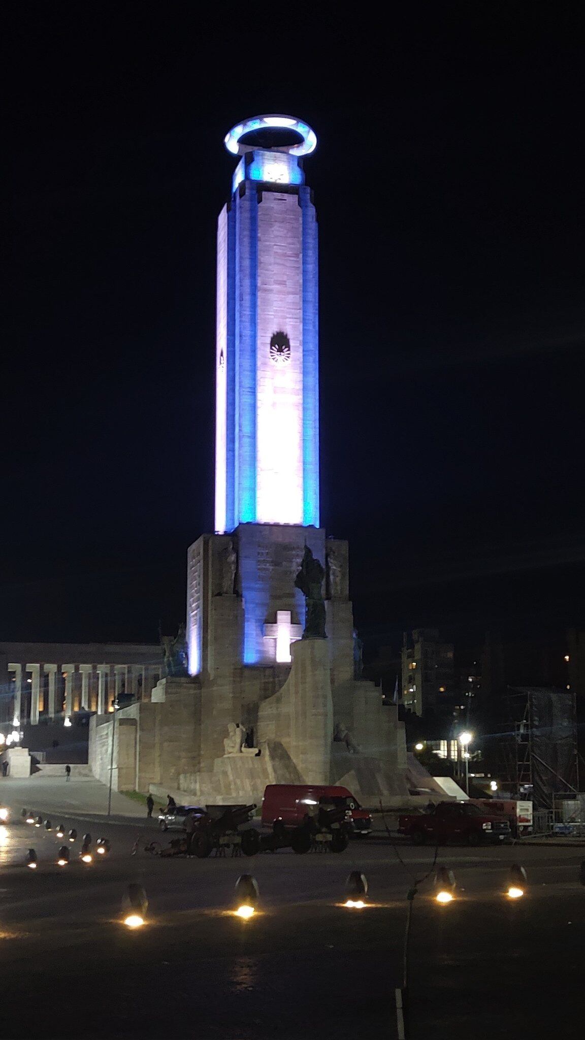 El halo albiceleste cambió la impronta tradicional de la zona vecina al Concejo Municipal.