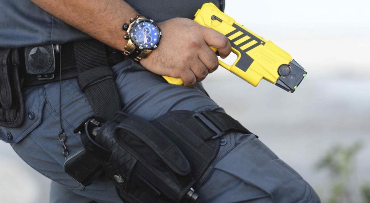 Bee Sellares insiste con que los policías de Córdoba lleven pistolas Taser