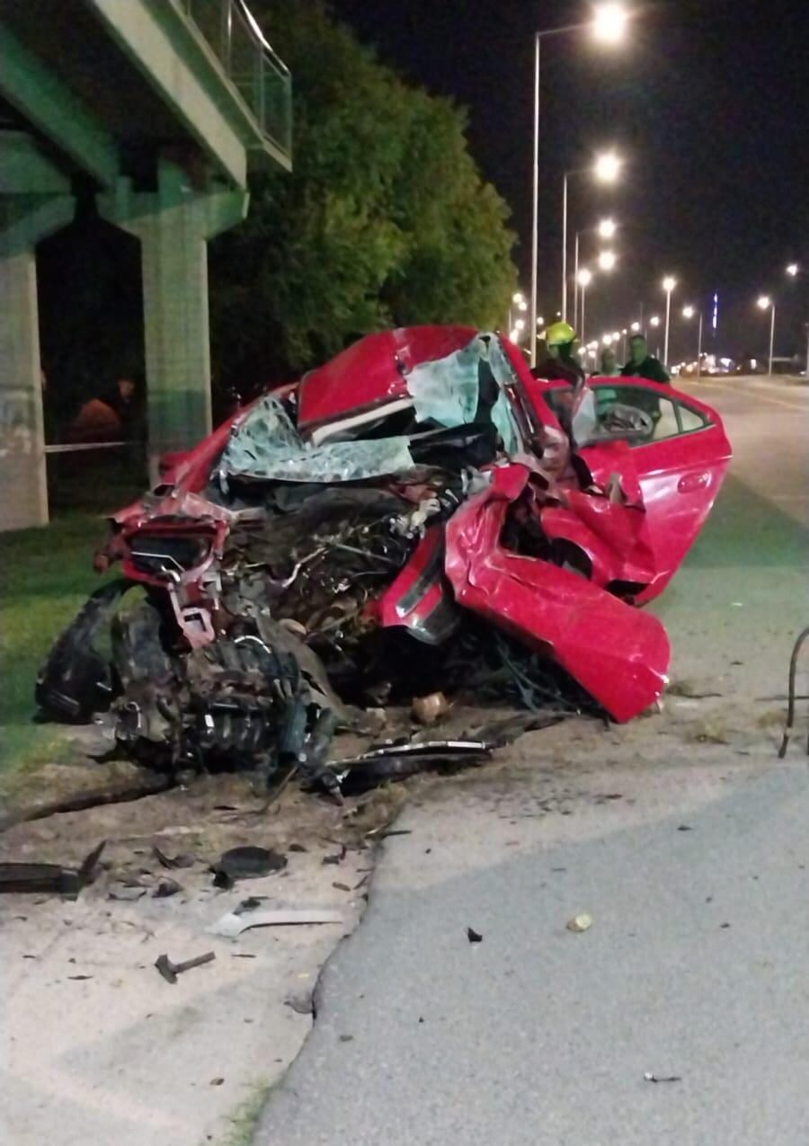 Río Cuarto. Así quedó el auto tras el impacto (Gentileza).